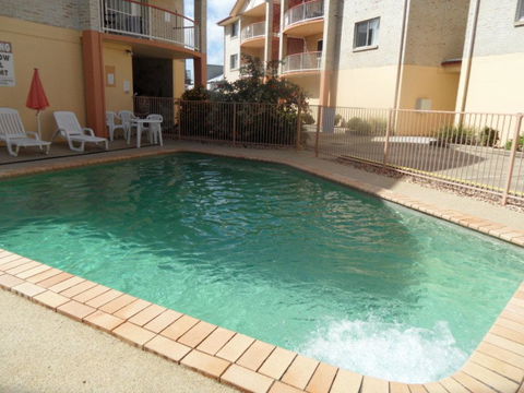Sylvan Beach Resort - Sydneys Hotel 3