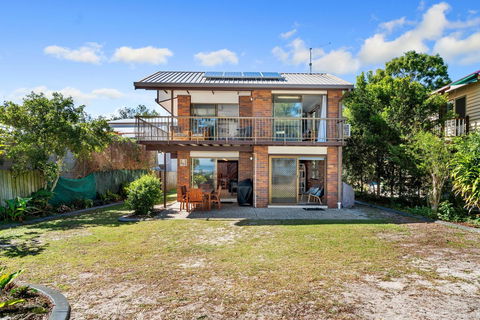 Bribie Beach House - Sydneys Hotel 4