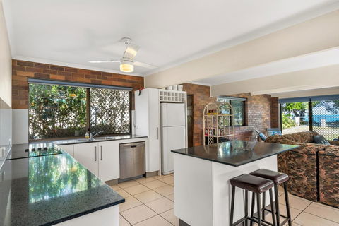 Bribie Beach House - Sydneys Hotel 8