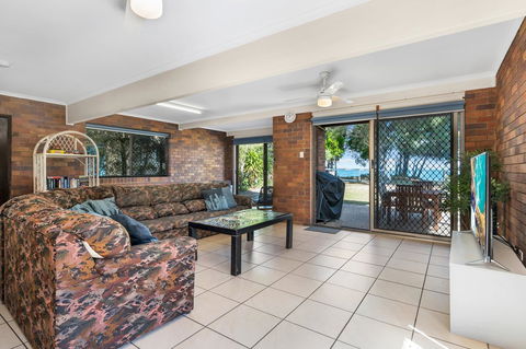 Bribie Beach House - Sydneys Hotel 7