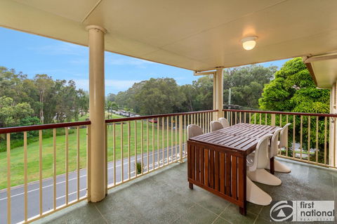 Immaculate Spacious Second Floor Unit Overlooking Pristine Parklands - Sydneys Hotel 0