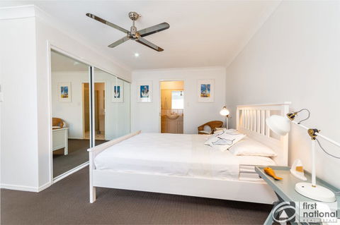 Immaculate Spacious Second Floor Unit Overlooking Pristine Parklands - Sydneys Hotel 11