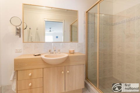 Immaculate Spacious Second Floor Unit Overlooking Pristine Parklands - Sydneys Hotel 13