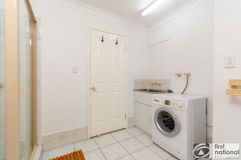 Immaculate Spacious Second Floor Unit Overlooking Pristine Parklands - Sydneys Hotel 5