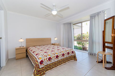 Lowset Home On The Canal - Dolphin Dr, Bongaree - Sydneys Hotel 9