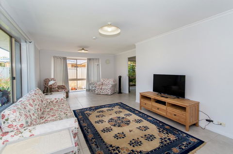 Lowset Home On The Canal - Dolphin Dr, Bongaree - Sydneys Hotel 12