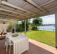 Lowset home on the canal - Dolphin Dr Bongaree - Sydneys Hotel