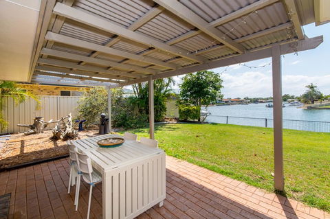 Lowset Home On The Canal - Dolphin Dr, Bongaree - Sydneys Hotel 0