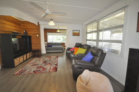 Beachside Beauty - Sydneys Hotel 9