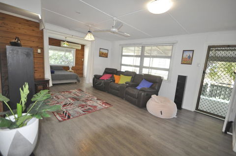 Beachside Beauty - Sydneys Hotel 11