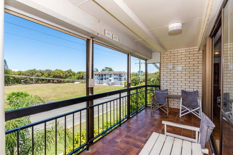 Spacious Unit Overlooking Moreton Bay - Boyd St, Woorim - Sydneys Hotel 0