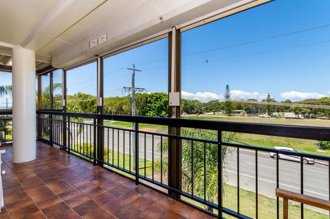 Spacious Unit Overlooking Moreton Bay - Boyd St, Woorim - Sydneys Hotel 9