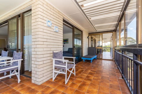 Spacious Unit Overlooking Moreton Bay - Boyd St, Woorim - Sydneys Hotel 12