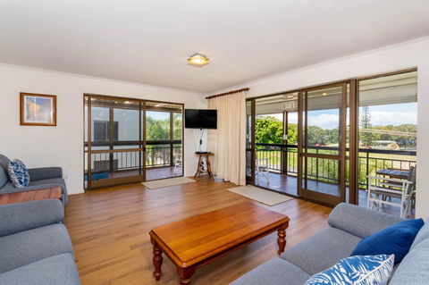 Spacious Unit Overlooking Moreton Bay - Boyd St, Woorim - Sydneys Hotel 11