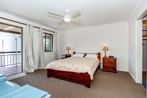 Spacious Unit Overlooking Moreton Bay - Boyd St, Woorim - Sydneys Hotel 4