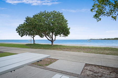Waterviews,Pool, Wifi Its All Here !- Welsby Pde, Bongaree - Sydneys Hotel 20