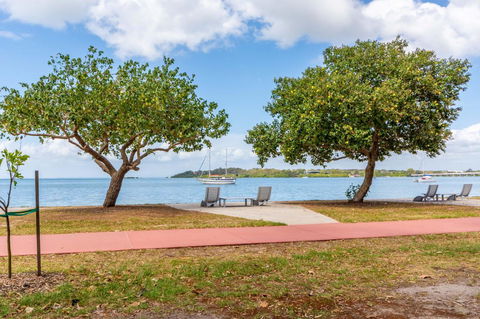 Charm And Comfort In This Ground Floor Unit With Water Views! Welsby Pde, Bongaree - Sydneys Hotel 15