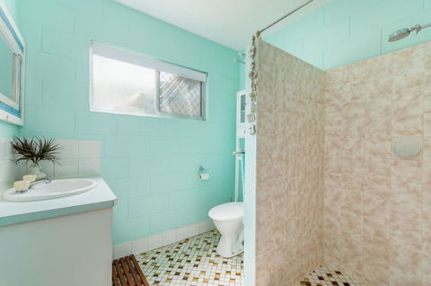 Charm And Comfort In This Ground Floor Unit With Water Views! Welsby Pde, Bongaree - Sydneys Hotel 11