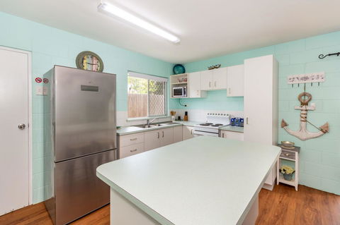 Charm And Comfort In This Ground Floor Unit With Water Views! Welsby Pde, Bongaree - Sydneys Hotel 10