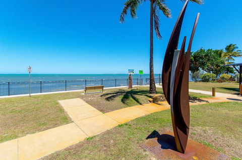 Charm And Comfort In This Ground Floor Unit With Water Views! Welsby Pde, Bongaree - Sydneys Hotel 5