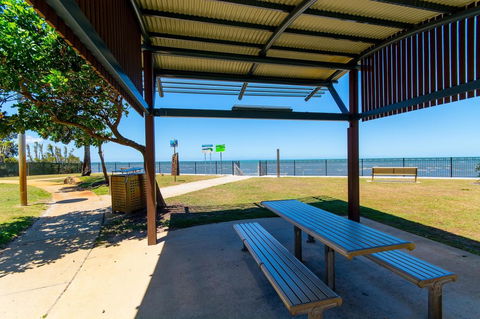 Private Canal Duplex With Pontoon - Oleander Drive, Bongaree - Sydneys Hotel 1