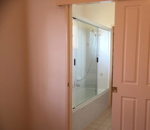 Private Canal Duplex With Pontoon - Oleander Drive, Bongaree - Sydneys Hotel 16