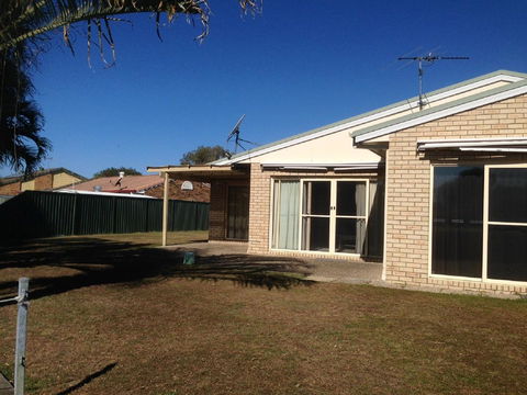 Private Canal Duplex With Pontoon - Oleander Drive, Bongaree - Sydneys Hotel 3