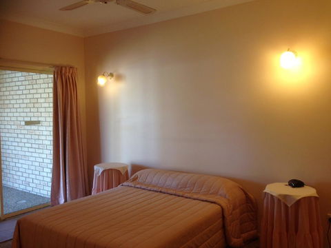Private Canal Duplex With Pontoon - Oleander Drive, Bongaree - Sydneys Hotel 11