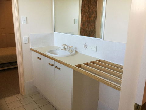 Private Canal Duplex With Pontoon - Oleander Drive, Bongaree - Sydneys Hotel 18
