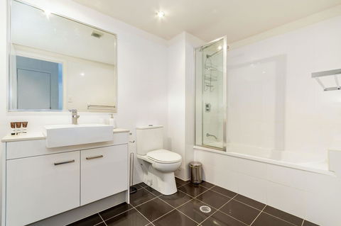 First Floor, Air Conditioned, Free Wi-Fi! - Sydneys Hotel 17