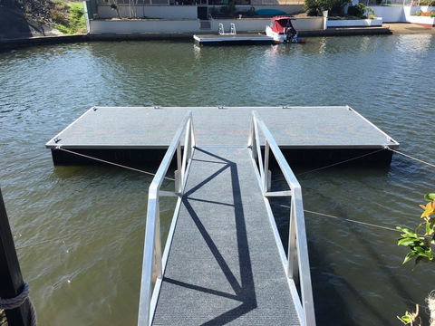 Ground Floor, Family Unit On The Canal With Free WIFI! - Sydneys Hotel 2