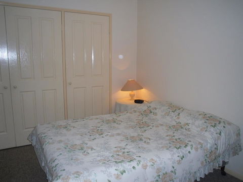 Ground Floor, Family Unit On The Canal With Free WIFI! - Sydneys Hotel 8