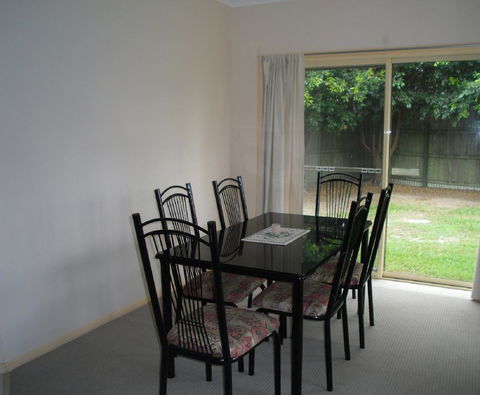 Ground Floor, Family Unit On The Canal With Free WIFI! - Sydneys Hotel 13