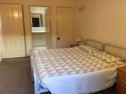 Ground Floor, Family Unit On The Canal With Free WIFI! - Sydneys Hotel 11