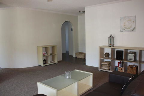 Close To Surf Beach, Surf Club, Hotel And Shops - Boyd St, Woorim - Sydneys Hotel 3