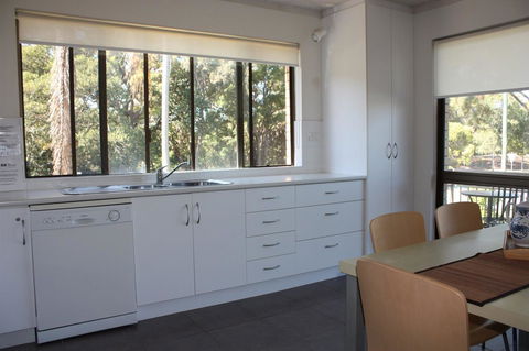 Close To Surf Beach, Surf Club, Hotel And Shops - Boyd St, Woorim - Sydneys Hotel 4