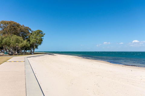 Fantastic Views From This Top Floor Unit! - Sydneys Hotel 12