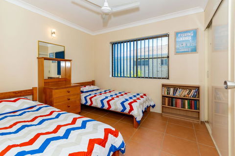 Fantastic Views From This Top Floor Unit! - Sydneys Hotel 7