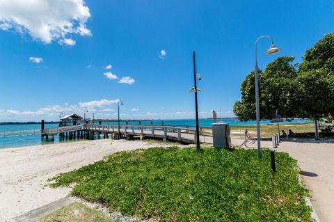 First Floor Unit Close To Shops, Park And Waterfront! - Sydneys Hotel 9