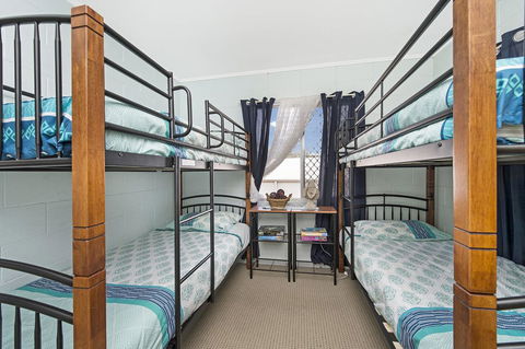 First Floor Unit Close To Shops, Park And Waterfront! - Sydneys Hotel 4