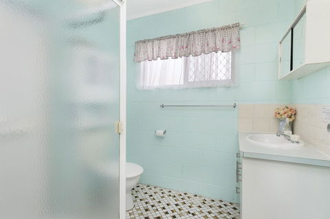First Floor Unit Close To Shops, Park And Waterfront! - Sydneys Hotel 18