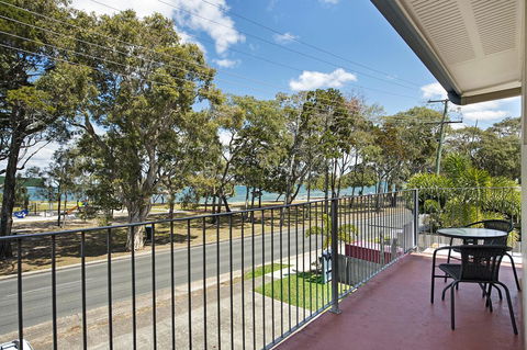First Floor Unit Close To Shops, Park And Waterfront! - Sydneys Hotel 0