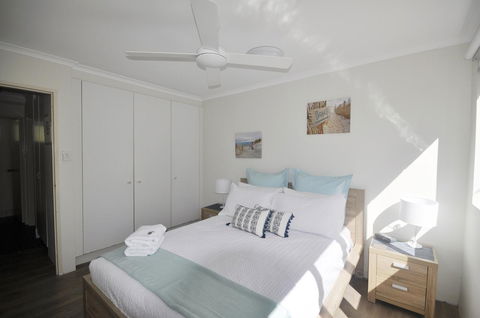 Crystal Waters On The Beach - Sydneys Hotel 3