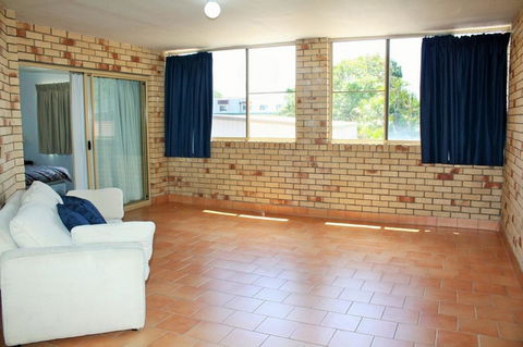 Spacious Unit With Views Of Pumicestone - Wattle Ave, Bongaree - Sydneys Hotel 5
