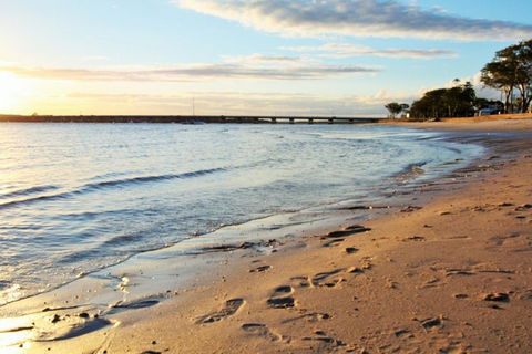 Spacious Unit With Views Of Pumicestone - Wattle Ave, Bongaree - Sydneys Hotel 11