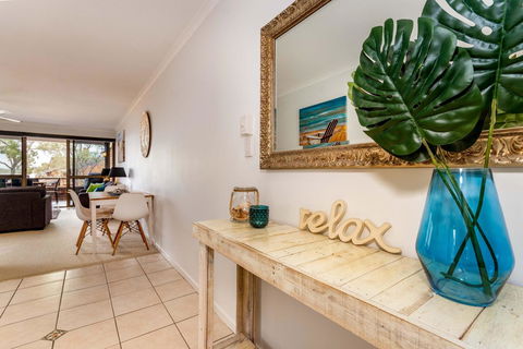 Spacious Family Unit With Incredible Views. - Sydneys Hotel 5