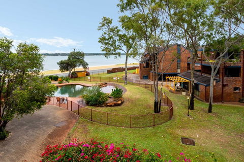 Spacious Family Unit With Incredible Views. - Sydneys Hotel 8