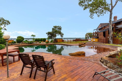 Spacious Family Unit With Incredible Views. - Sydneys Hotel 4