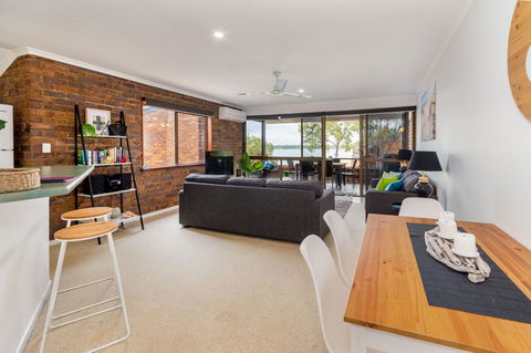 Spacious Family Unit With Incredible Views. - Sydneys Hotel 12
