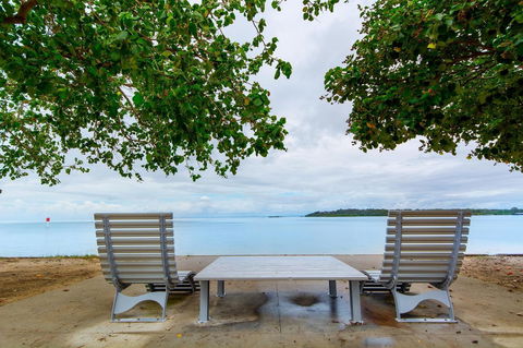 Waterfront Retreat With Room For A Boat - Welsby Pde, Bongaree - Sydneys Hotel 11